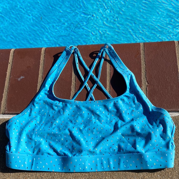 Humankind Athletic Style Swim Top Size XL - Picture 10 of 10